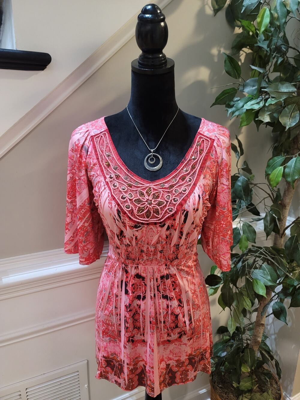 One World Blouse Top Women's Large Pink Floral Smocked Flutter Sleeve Scoop Neck